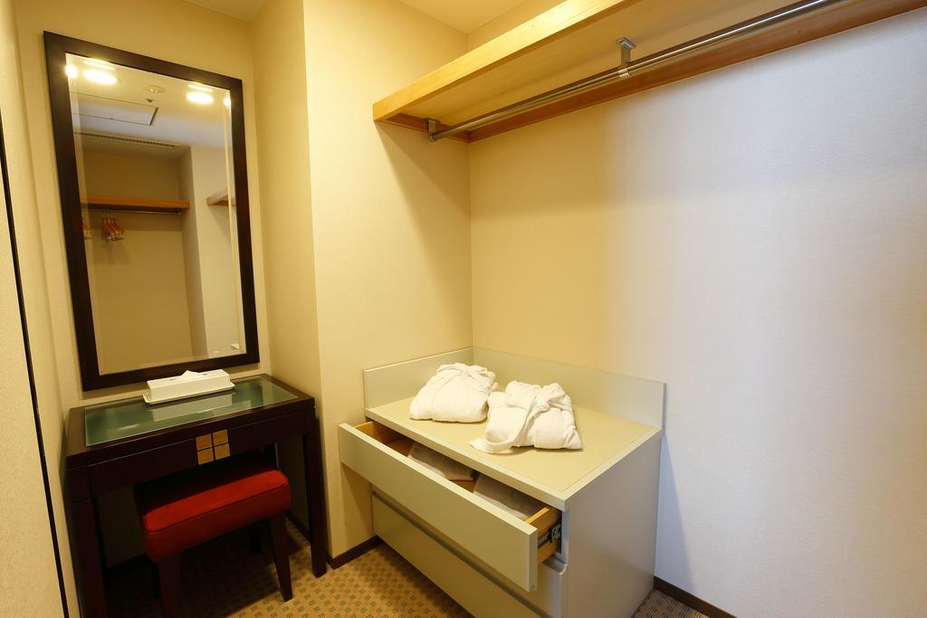 Keisei Hotel Miramare Тиба Экстерьер фото